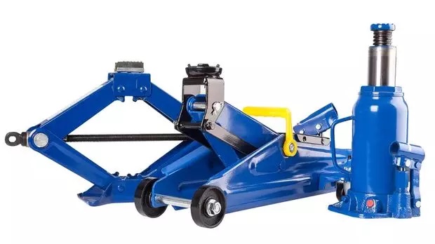 ۱۳ چیز مهمی که باید در صندوق عقب خودرو همراه داشته باشیم