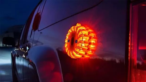 ۱۳ چیز مهمی که باید در صندوق عقب خودرو همراه داشته باشیم