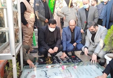 حضور بامدادی سید ابراهیم رئیسی و کابینه اش بر مزار شهید حاج قاسم سلیمانی (+عکس)