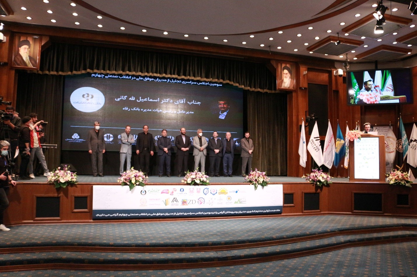 اهدای تندیس اهدای تندیس