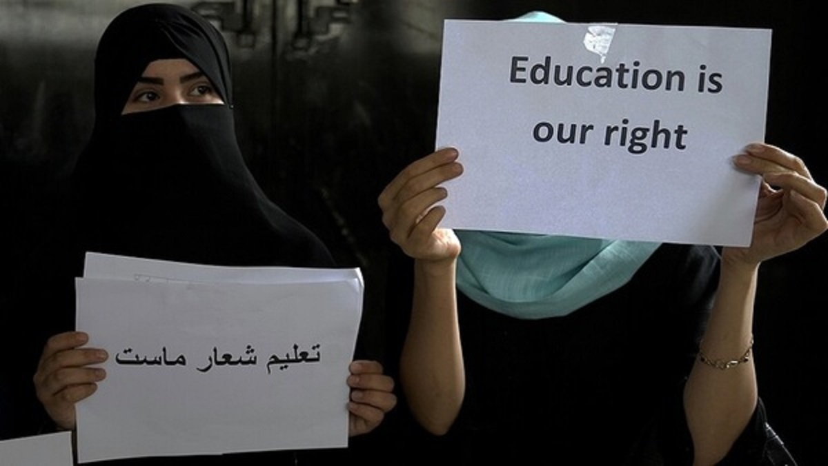 تیراندازی هوایی نیروهای طالبان برای متفرق کردن تظاهرات زنان در کابل