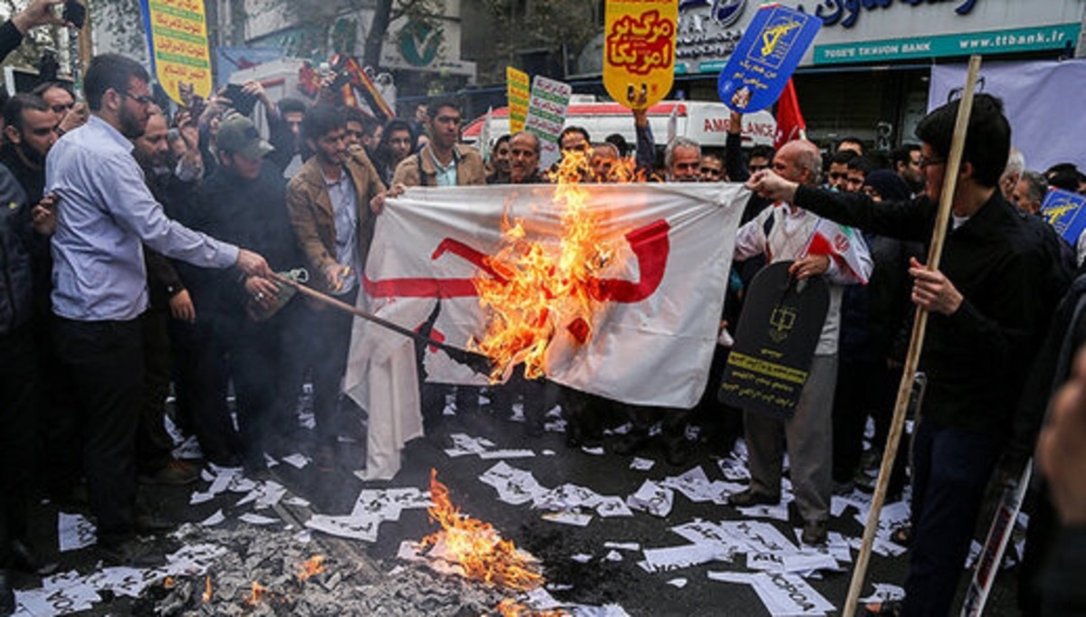 حمله تند مجری صداوسیما به تیم مذاکره ایران / ذلیلانه در تمنای احیای توافق استعماری برجام هستید