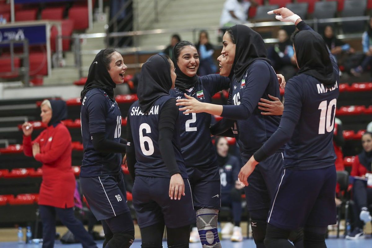 ببینید| خوشحالی دختران والیبال ایران بعد از صعود به فینال؛ طلسم ۵۶ ساله شکست