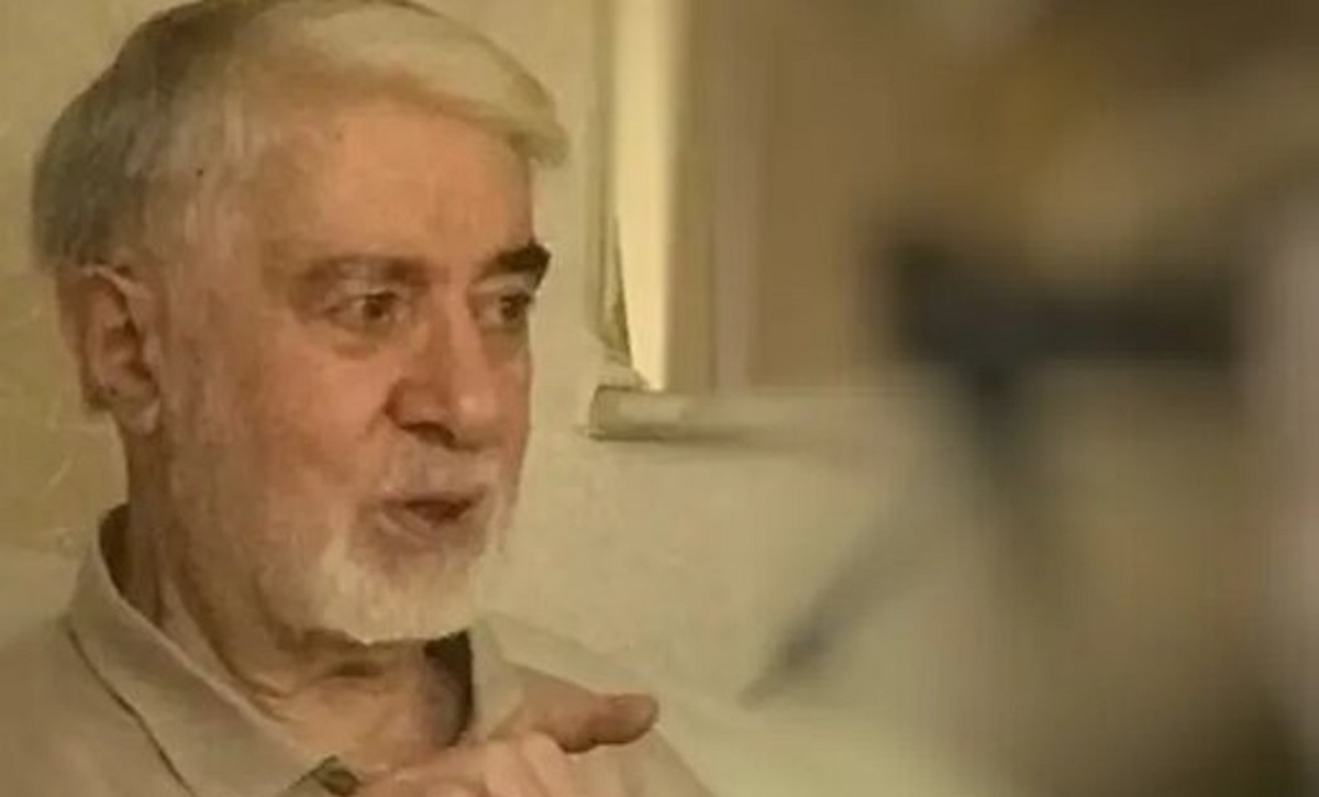 کیهان: بیانیه اخیر میرحسین را سیا و موساد نوشته اند چرا که ذهن و عقل او فرتوت است و نمی تواند این چیزها را بنویسد