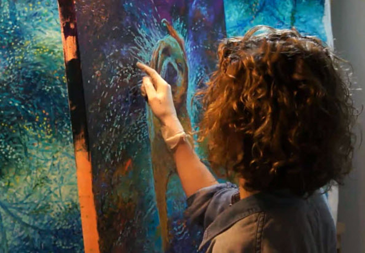 ببینید این زن با نوک انگشتانش چه می‌کند (+عکس)