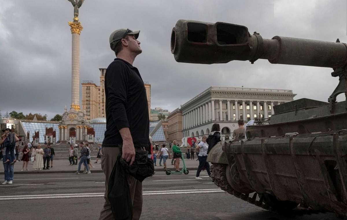 ببینید| کنایه تلخ اوکراین به روسیه؛ روس‌ها بالاخره در پایتخت اوکراین رژه نظامی برگزار کردند