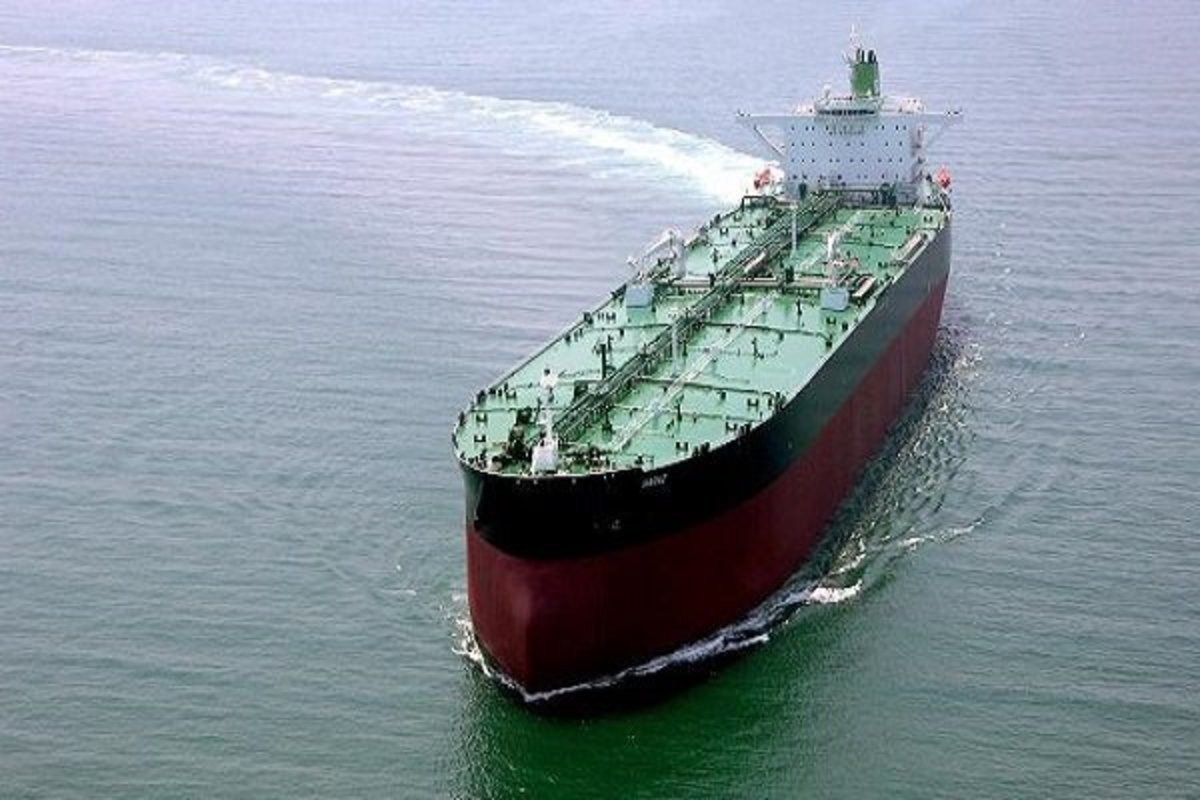رویترز: نفت سرقت شده ایران طی روزهای آتی به کشتی لانا باز می‌گردد