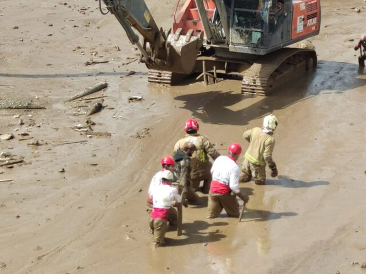 آتش‌نشانی تهران: هنوز برآورد دقیقی از مفقودی‌های سیل تهران نداریم/ خسارت سنگین به کسبه و واحد‌های تجاری