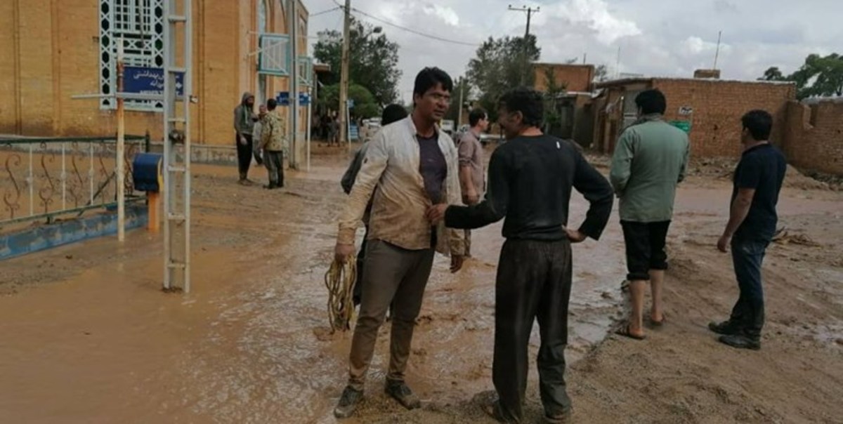 سیل زدگان دهستانه زردین در یزد (عکس)