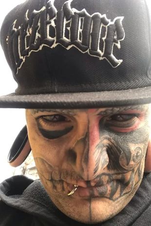 مردی شبیه شیطان واقعی با شاخ های ایمپلنت شده در پیشانی (+عکس) مردی شبیه شیطان واقعی با شاخ های ایمپلنت شده در پیشانی (+عکس)