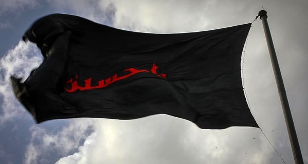 اهتزار ۲۵۰ ابرپرچم در آستانه محرم حسینی روی ساختمان‌های بلند تهران