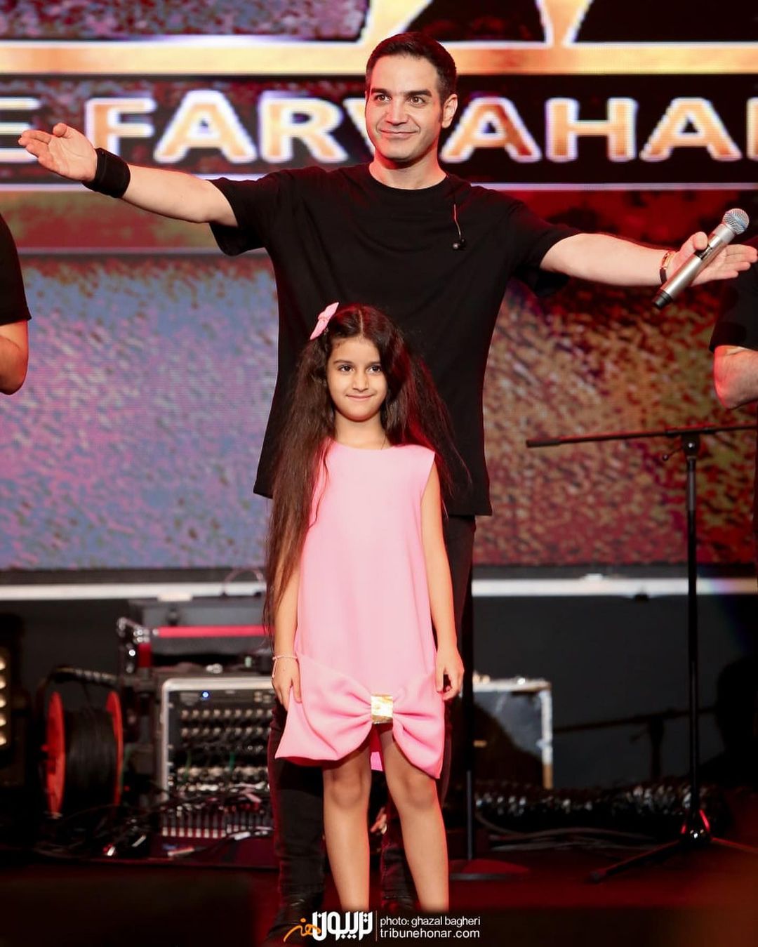 محسن یگانه و دخترش در کنسرت تابستانه (عکس)