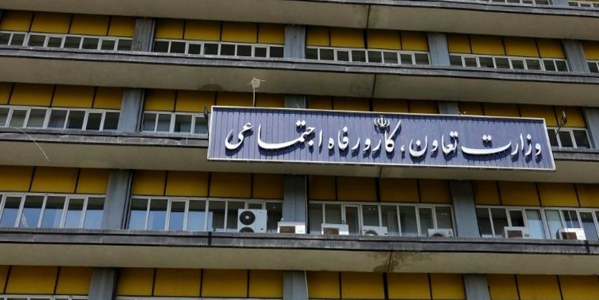 «اخطار قانون اساسی» نماینده مجلس: سرپرست وزارت کار ، درب را به روی خود بسته و پاسخگو نیست/ رئیسی سریع تر وزیر معرفی کند