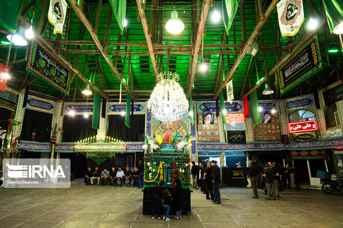 حسینیه‌ها و تکیه‌های تاریخی تهران/ شوفرها و سوپورها تکیه عزاداری دارند + عکس