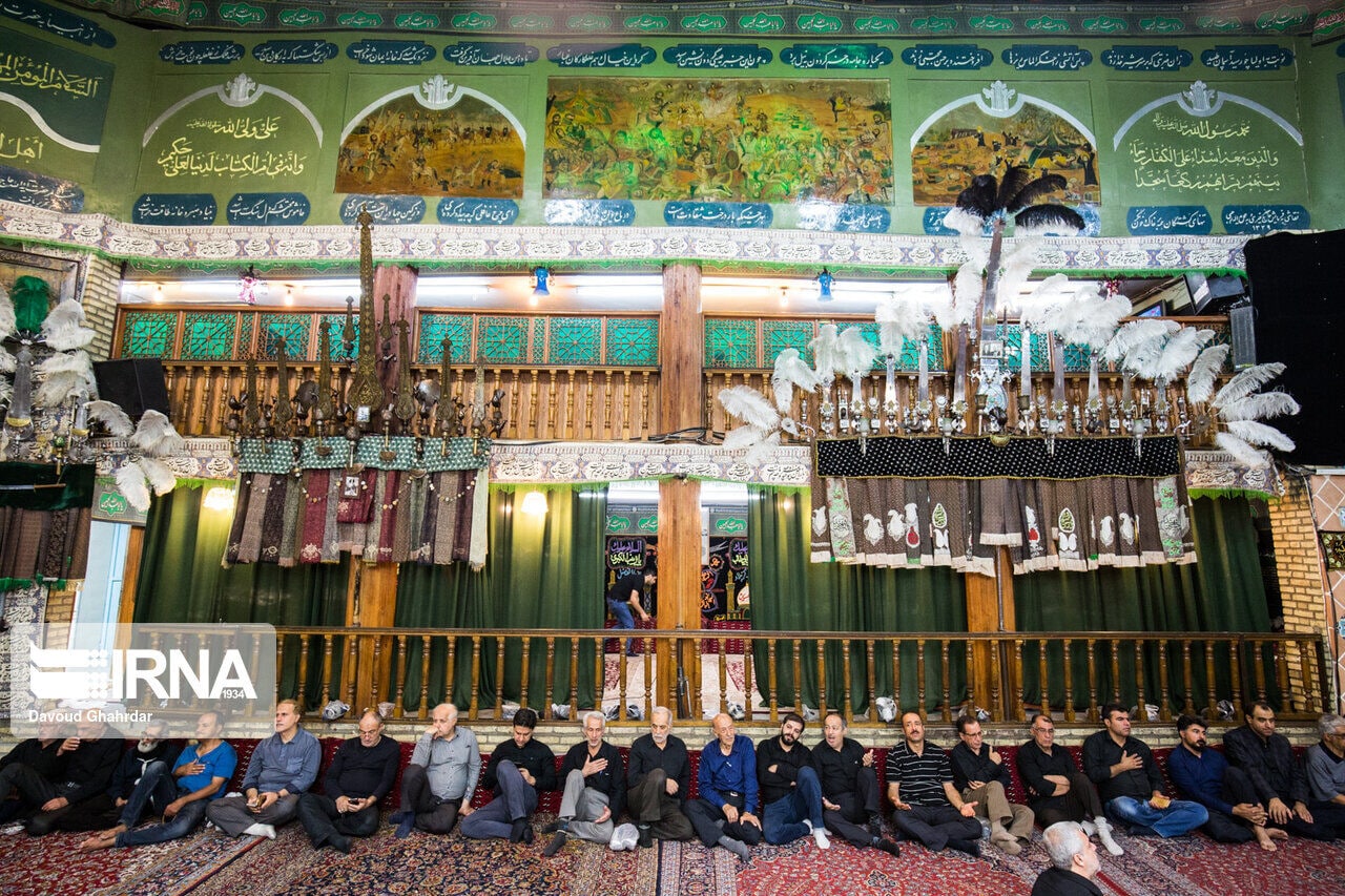 حسینیه‌ها و تکیه‌های تاریخی تهران/ شوفرها و سوپورها تکیه عزاداری دارند + عکس