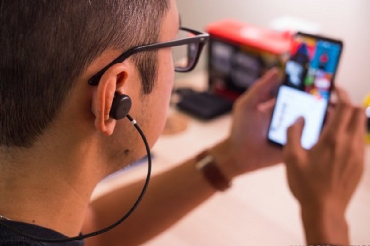 خطرات استفاده طولانی از هدفون و هندزفری /اینفوگرافیک