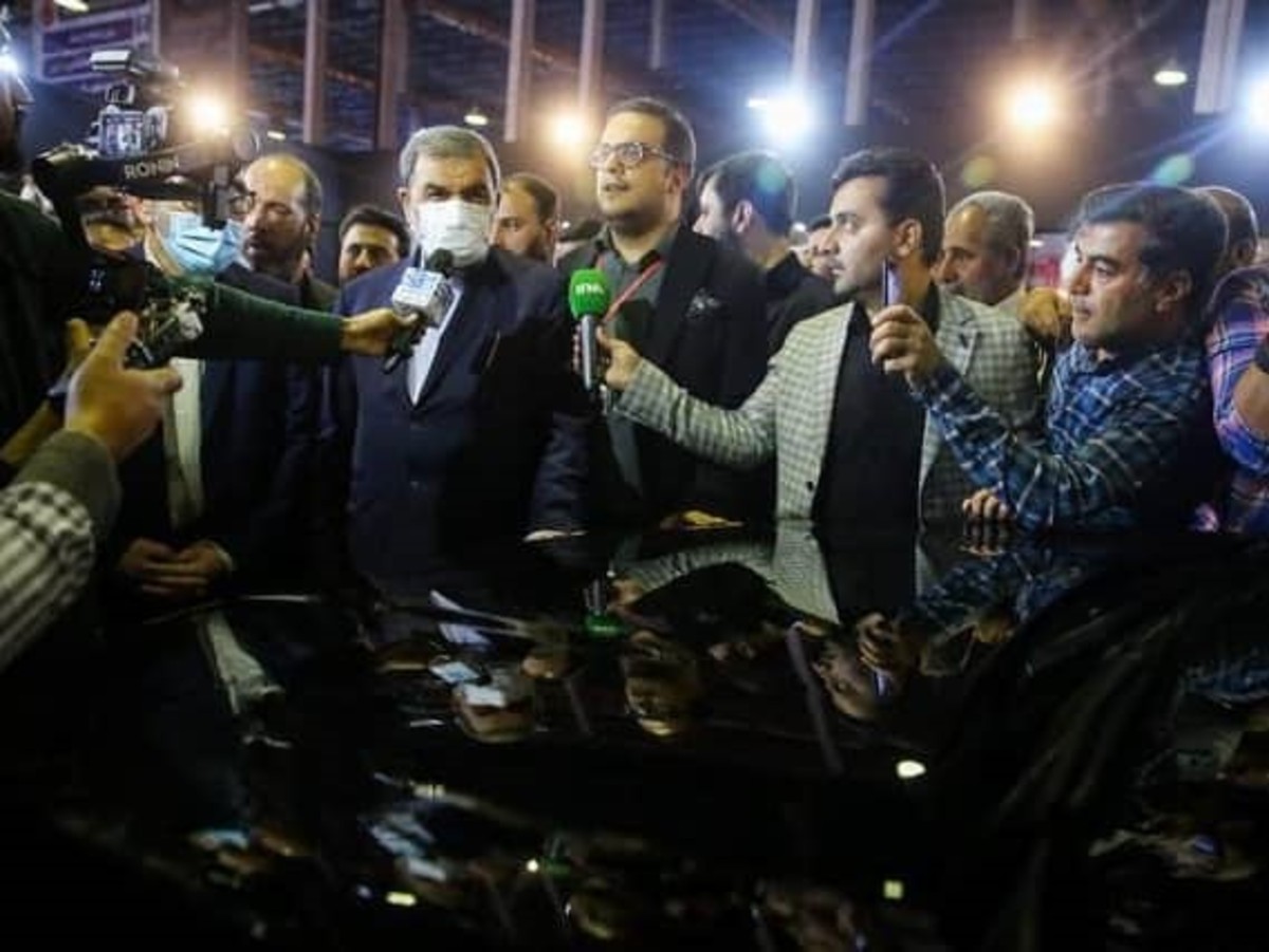 حضور معاون اقتصادی رئیس جمهور در غرفه مدیران خودرو در نمایشگاه خودرو مشهد