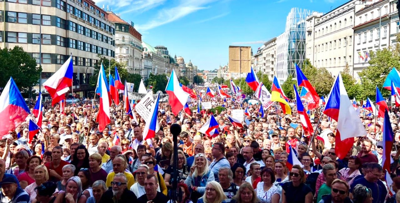 تظاهرات در جمهوری چک علیه گرانی و افزایش قیمت انرژی (+عکس)