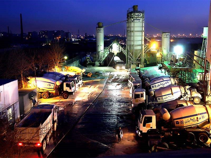 بتن آماده در کارخانه و توسط تجهیزات پیشرفته تولید می شود