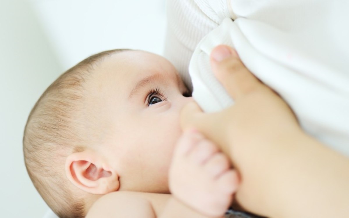 خواص طلایی تغذیه کودک با شیر مادر