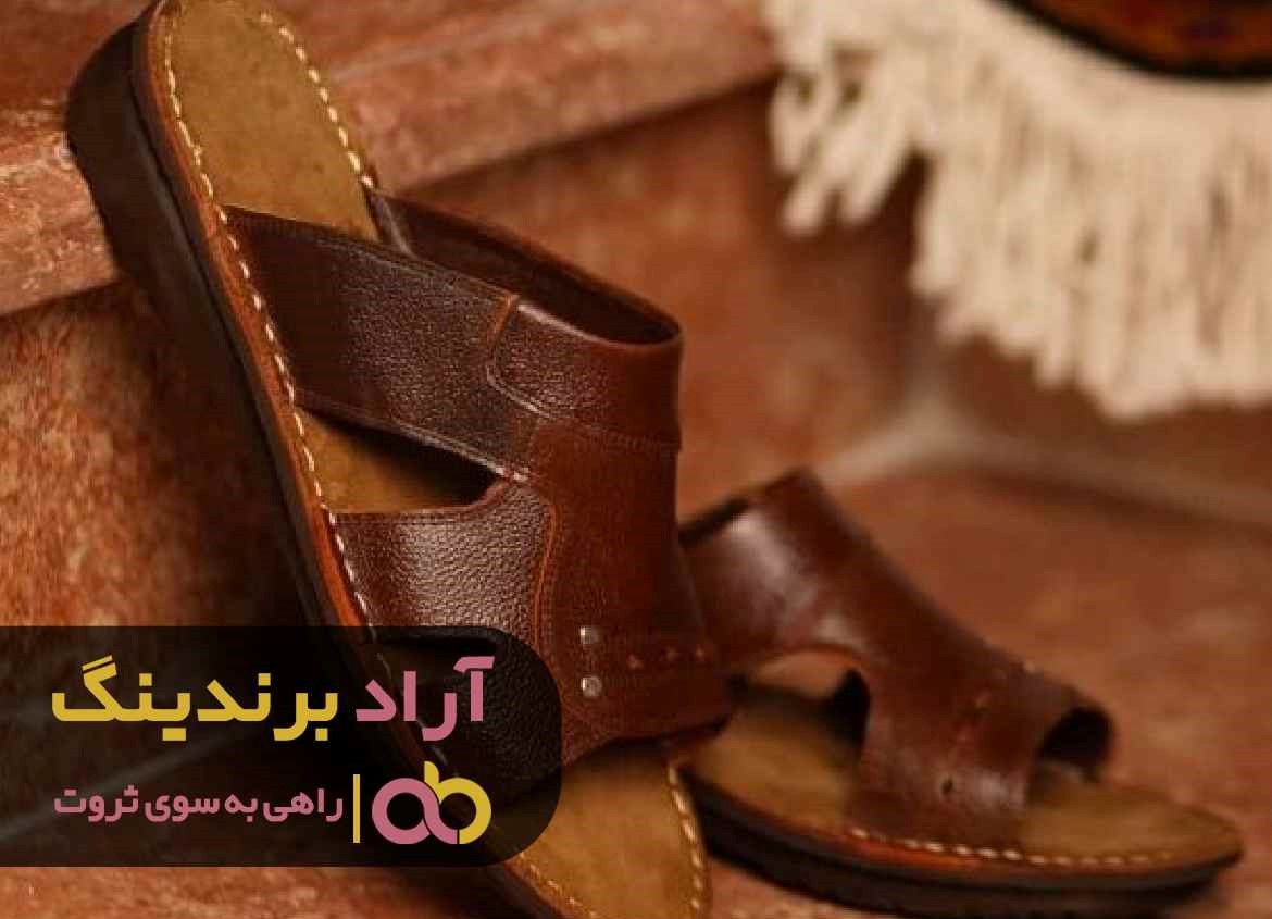 چرا قیمت صندل چرم دست دوز مردانه رو به افزایش است؟ چرا قیمت صندل چرم دست دوز مردانه رو به افزایش است؟