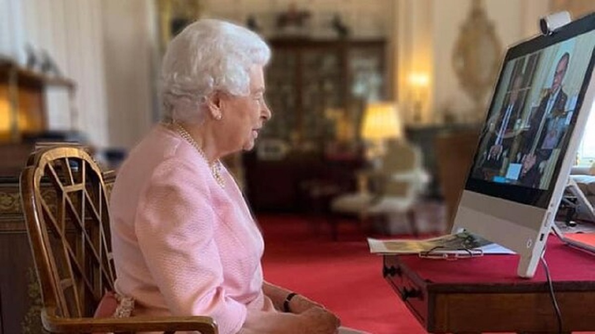 چه فیلم و سریال‌هایی درباره ملکه انگلستان ساخته شده است