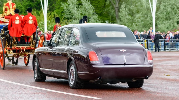 خودروی ملکه الیزابت دوم، دومین خودروی گرانقیمت جهان، چه ویژگی‌هایی داشت؟