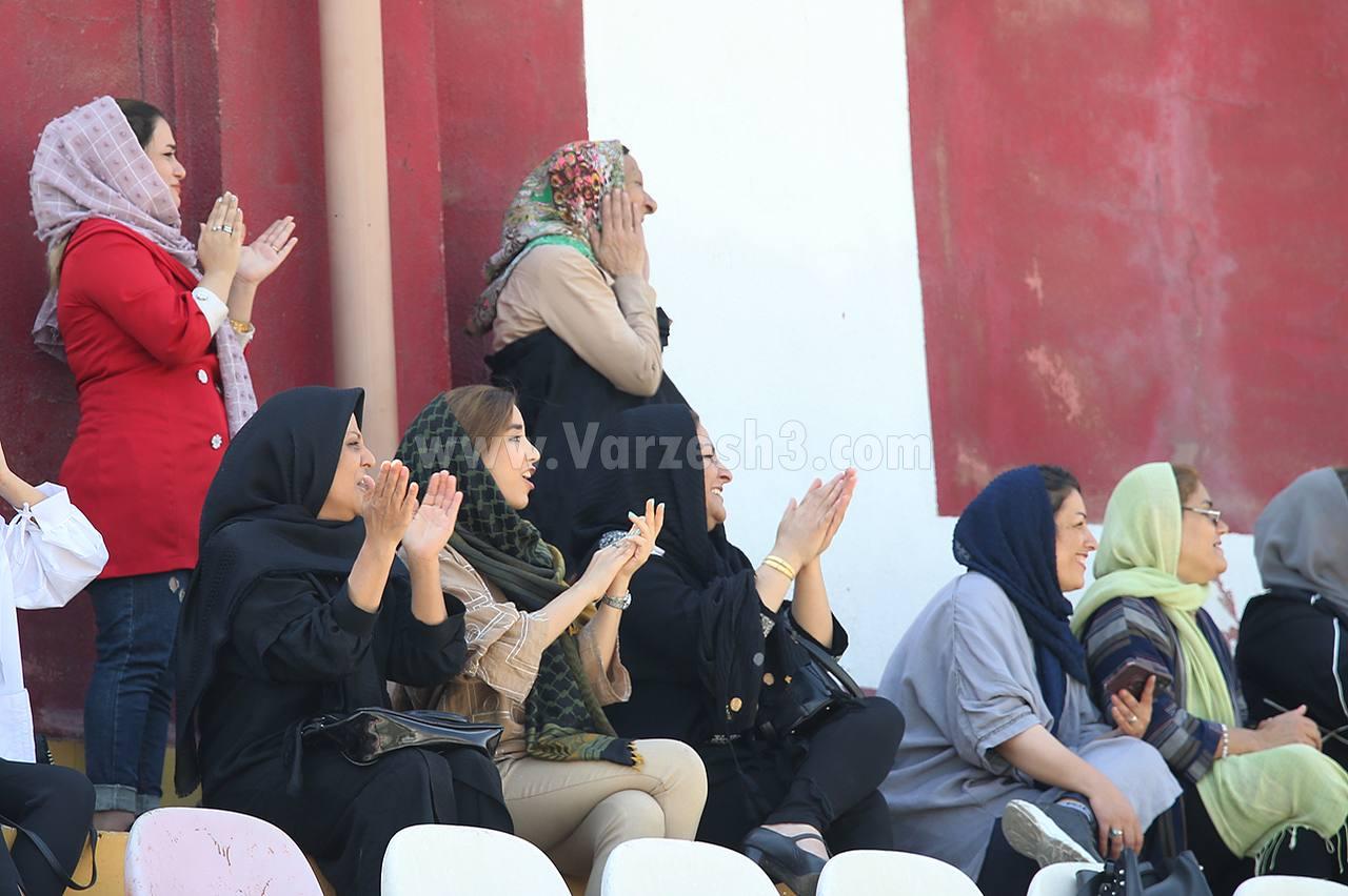 دربی نوجوانان با حضور تماشاگران زن (عکس)