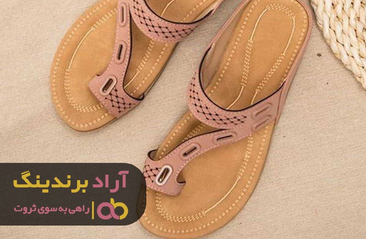 دمپایی قدیمی قرمز بندری پرطرفدار است دمپایی قدیمی قرمز بندری پرطرفدار است