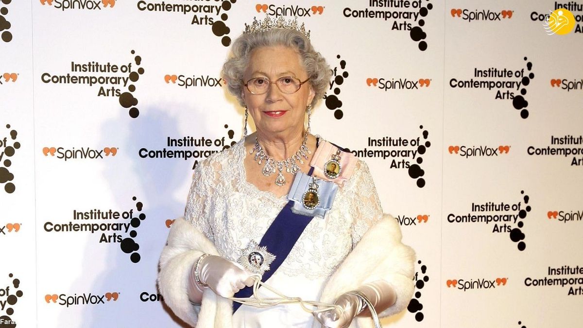 بدل ملکه انگلیس خبرساز شد+ عکس