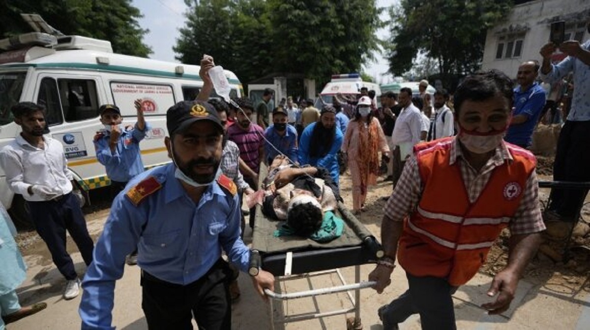 سقوط مرگبار مینی‌بوس دانش آموزان به دره در کشمیرِ هند / 11 کشته 29 مجروح