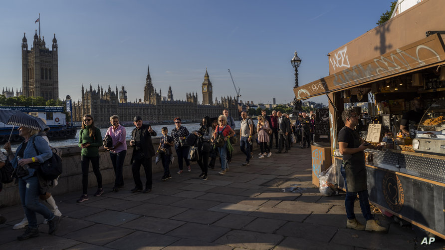 جنجال برنامه تشییع ملکه: درخواست لندن از سران کشورها: از پروازهای عادی استفاده کنید / انتقال سران کشورها با اتوبوس