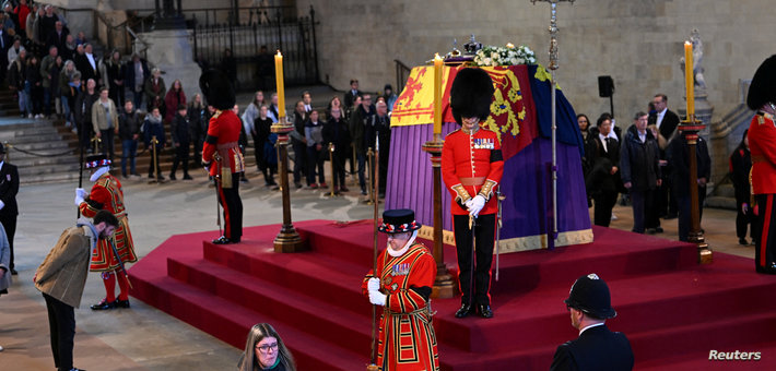 جنجال برنامه تشییع ملکه: درخواست لندن از سران کشورها: از پروازهای عادی استفاده کنید / انتقال سران کشورها با اتوبوس