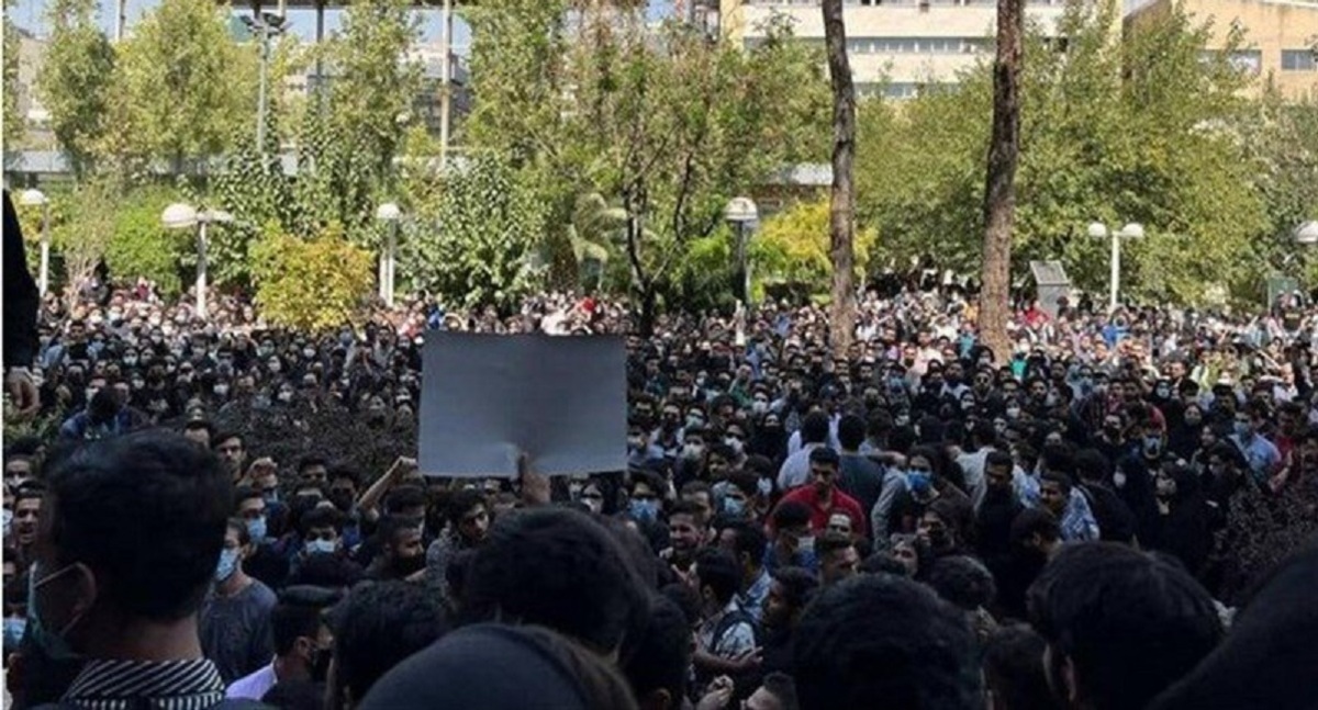 تجمع دانشجویان چند دانشگاه در پی درگذشت مهسا امینی/ عکس