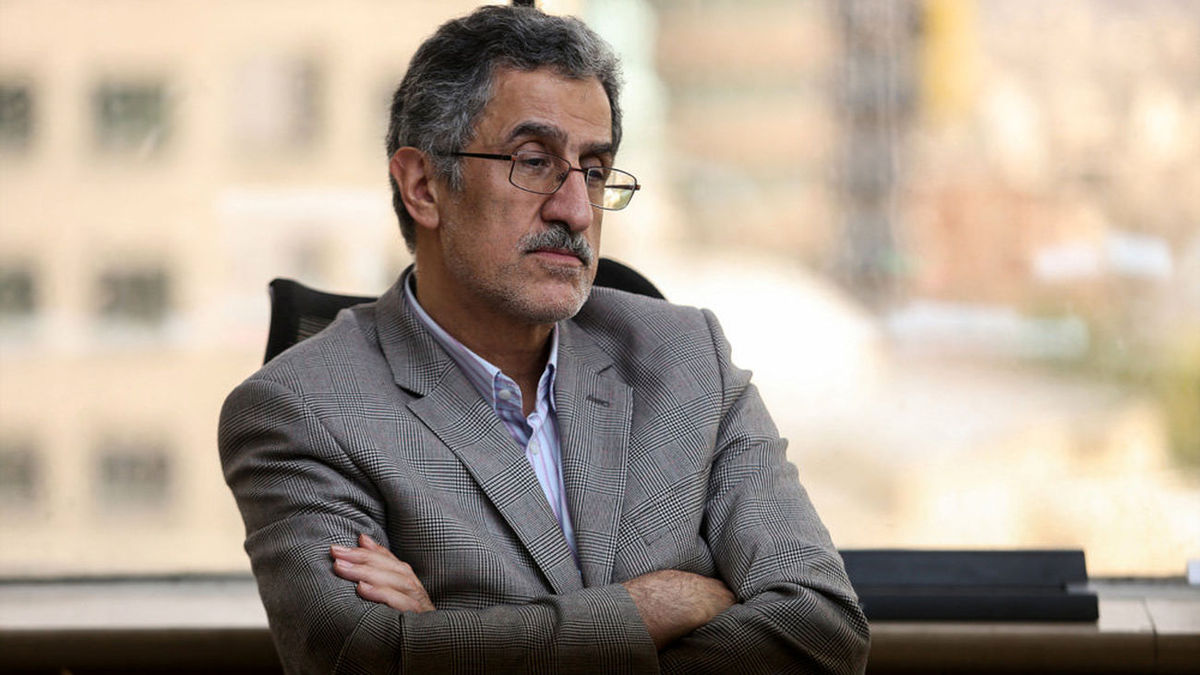 اتاق بازرگانی: 
خروج ۴۵ میلیارد دلار سرمایه در ۴ سال اخیر/ مهاجرت نخبگان افزایش پیدا کرده است