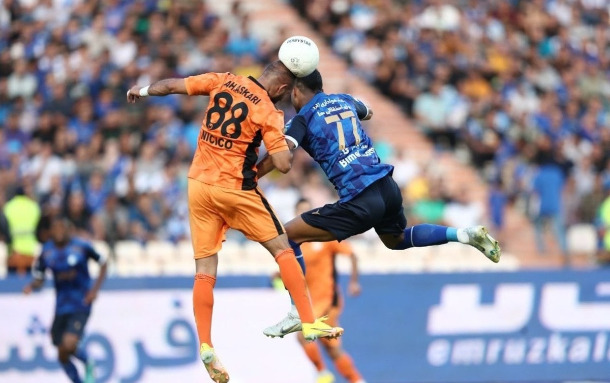 پیروزی استقلال در آزادی با دختران آبی