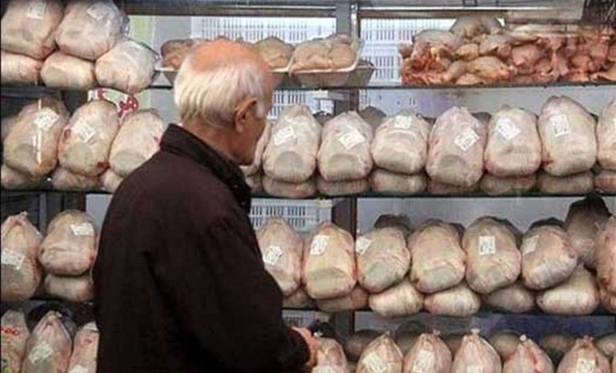 قیمت مرغ برابر با دستمزد روزانه‌ی کارگران/ سبد معیشت به ۱۷ میلیون و ۶۰۰ هزار تومان رسید