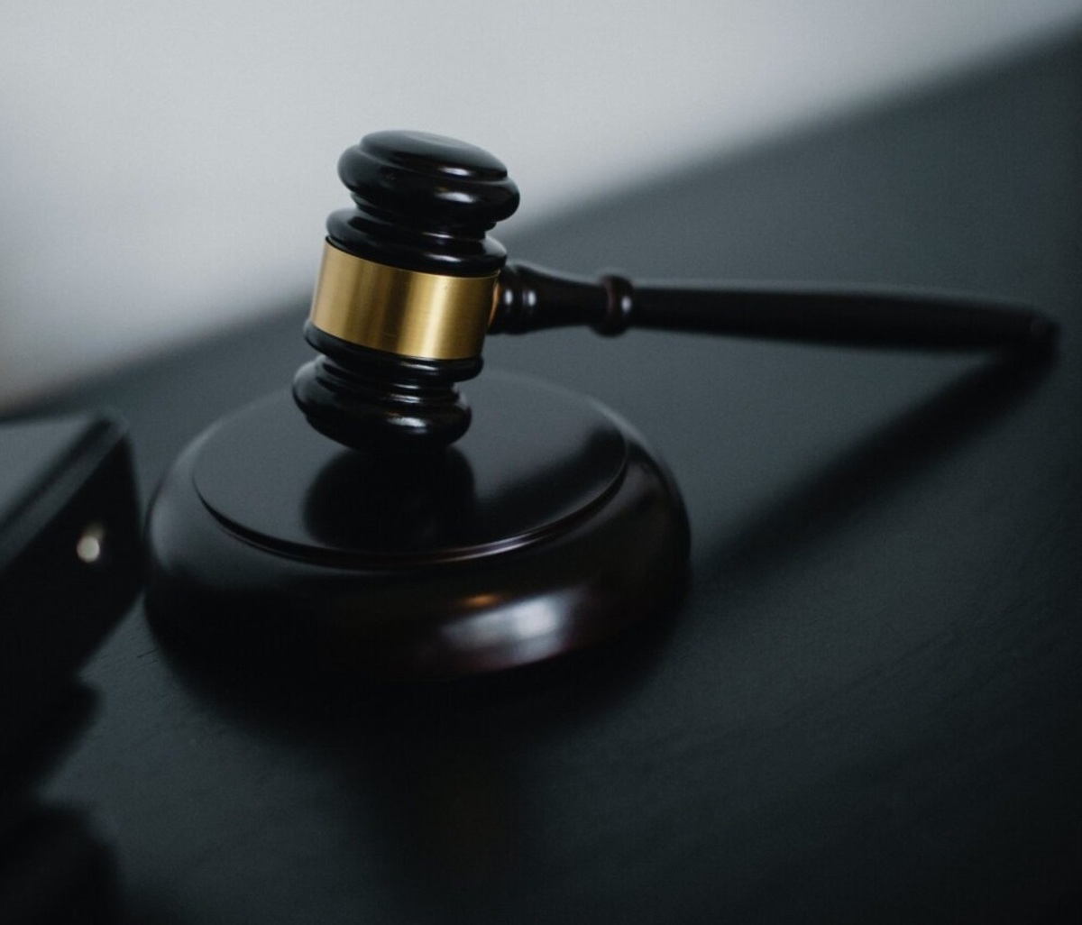 صدور کیفرخواست برای قاضی و وکیل قلابی در قشم