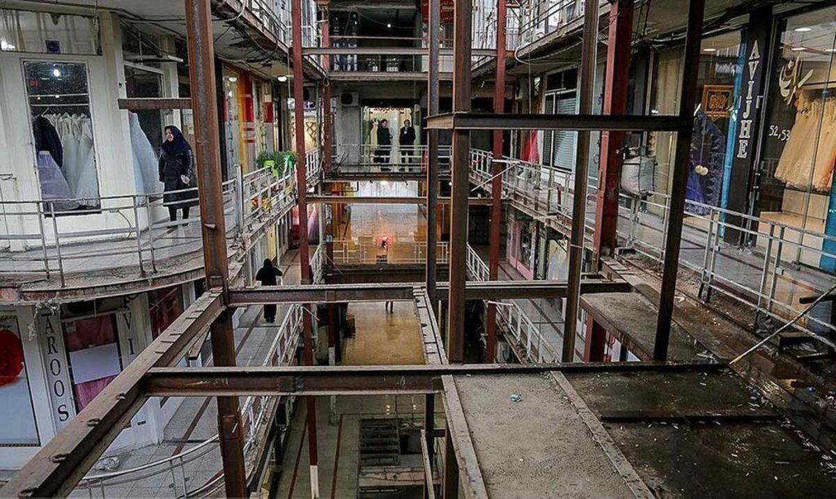 مغازه‌ های دو میلیاردی یک پاساژ معروف تهران ۱۰۰ میلیون شد/ شهردار تهران: ساختمان باید مستحکم شود