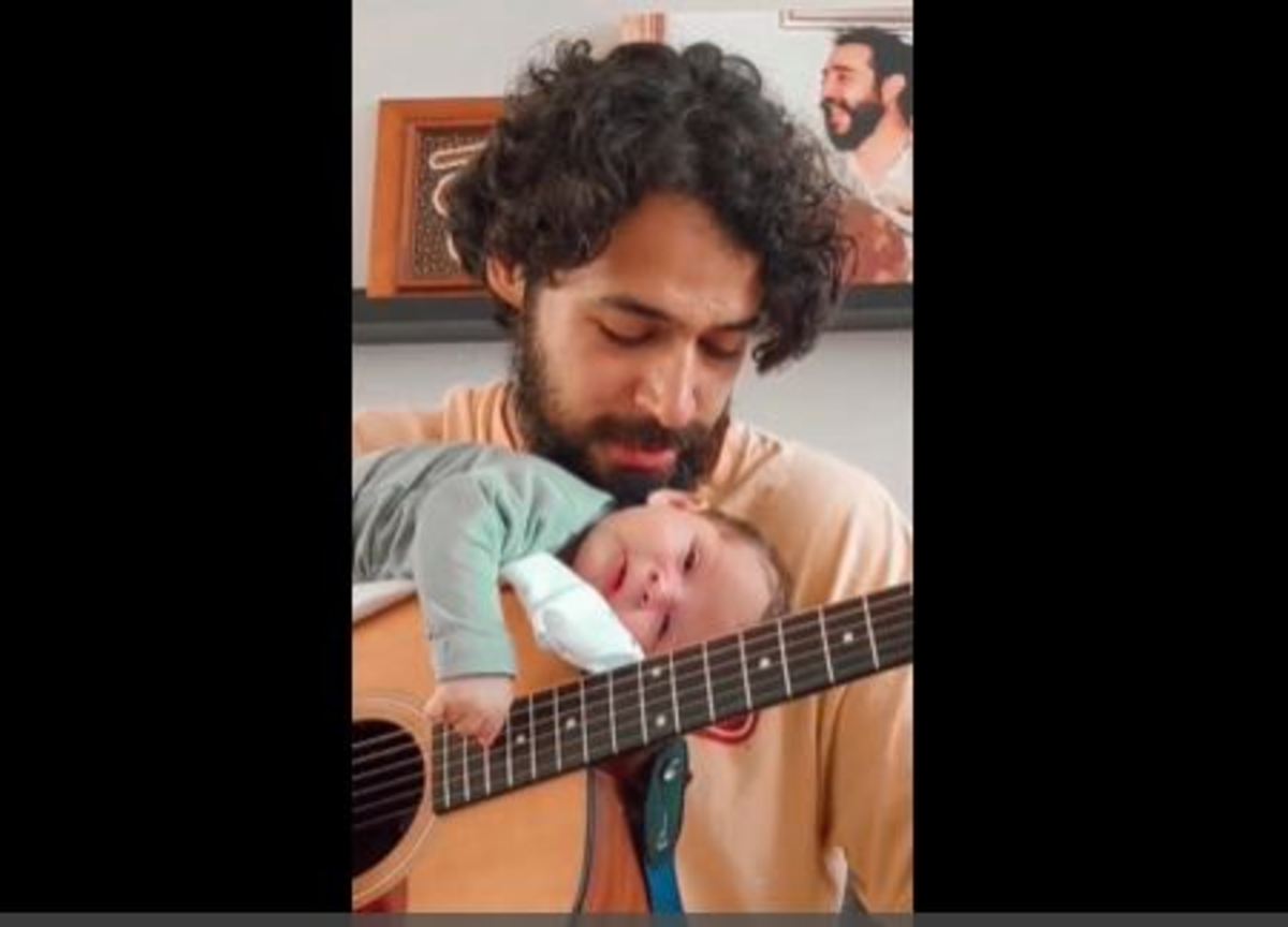 ببینید| لالایی پدر برای دختر نوزادش با گیتار