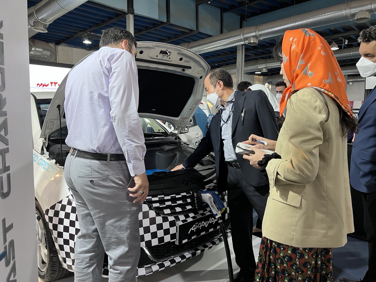 سفیر کره جنوبی پس از بازدید از غرفه کرمان موتور عنوان کرد: تلاشی همه جانبه برای همکاری هیوندا و کرمان موتور می کنم (+عکس)