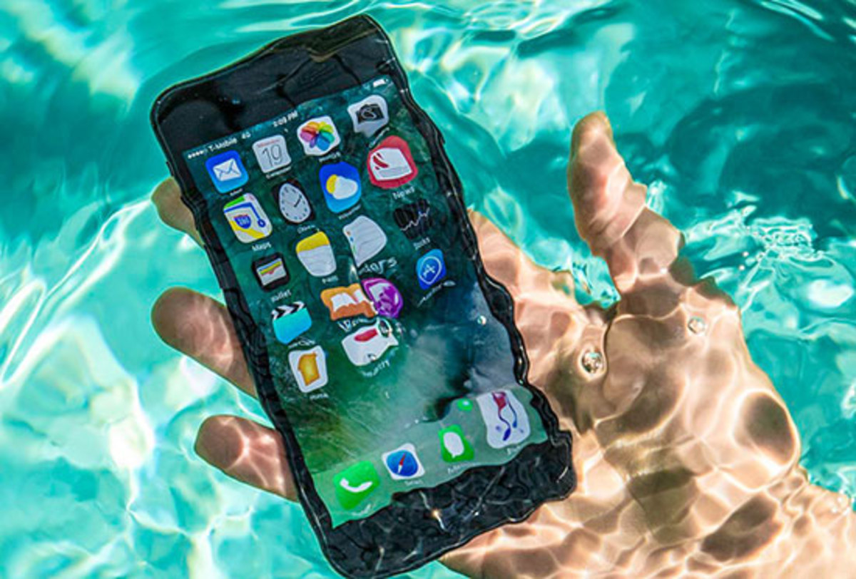هنگام افتادن گوشی موبایل در آب چه کنیم؟