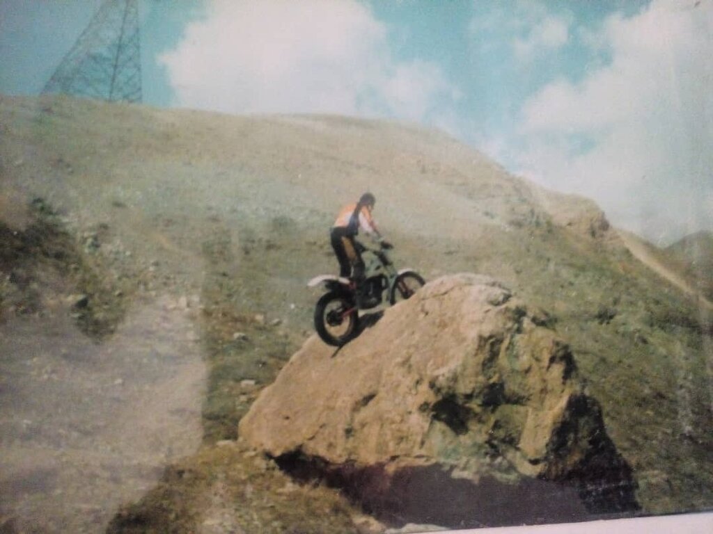 با رکورددار عجیب‌ترین فرود و صعودها در ارتفاعات تهران / فتح توچال با موتورسیکلت در ۱۸ دقیقه