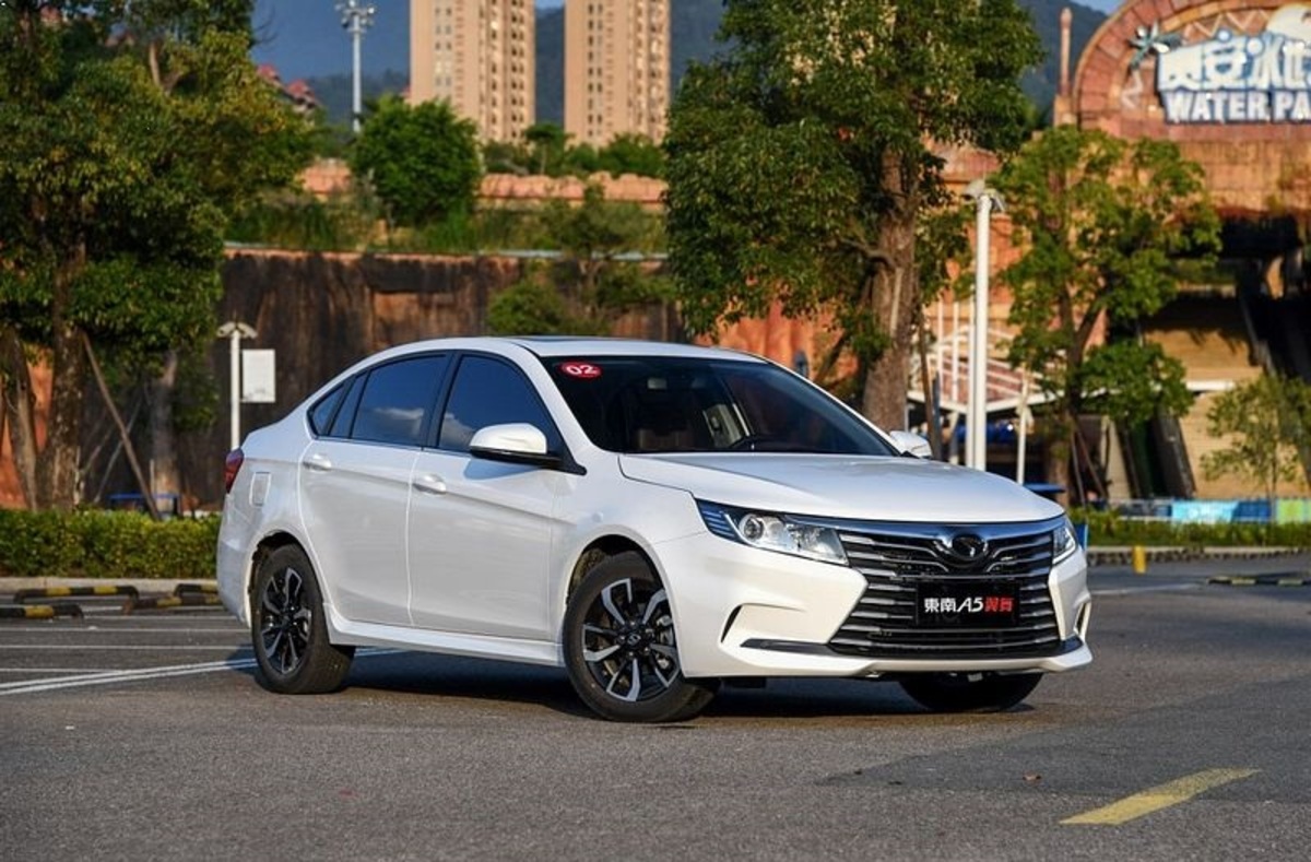 با حدود 300 میلیون تومان خارج از ایران چه خودروهایی می توان خرید؟! (+عکس)