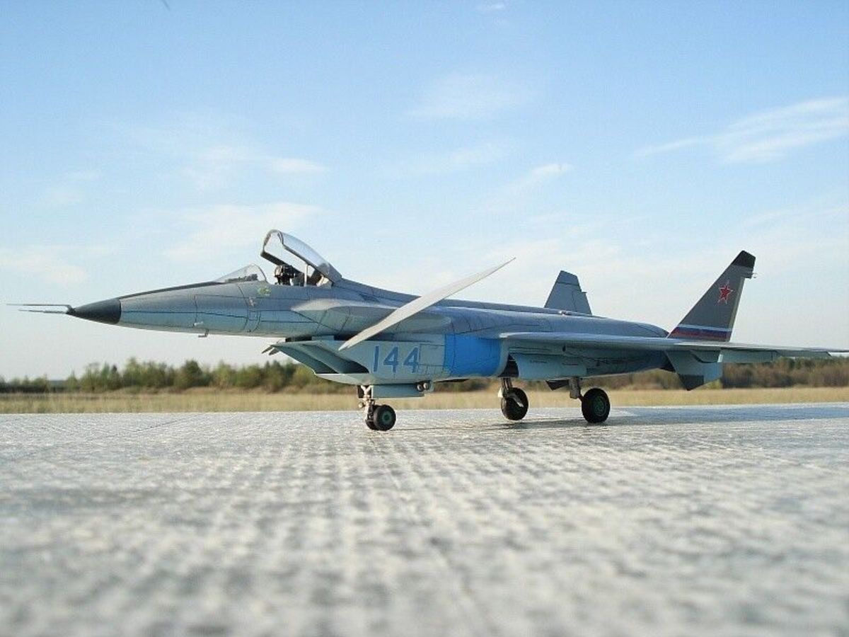 ببینید | حرکت ترسناک جت جنگنده روسی در کنار هواپیمای مسافربری