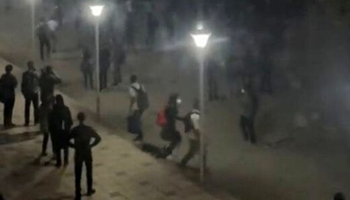 همشهری: مگر عده ای دیوانه یا مشروبخوار حمله کردند که می گویید به دانشجویان دانشگاه شریف حمله شد؟