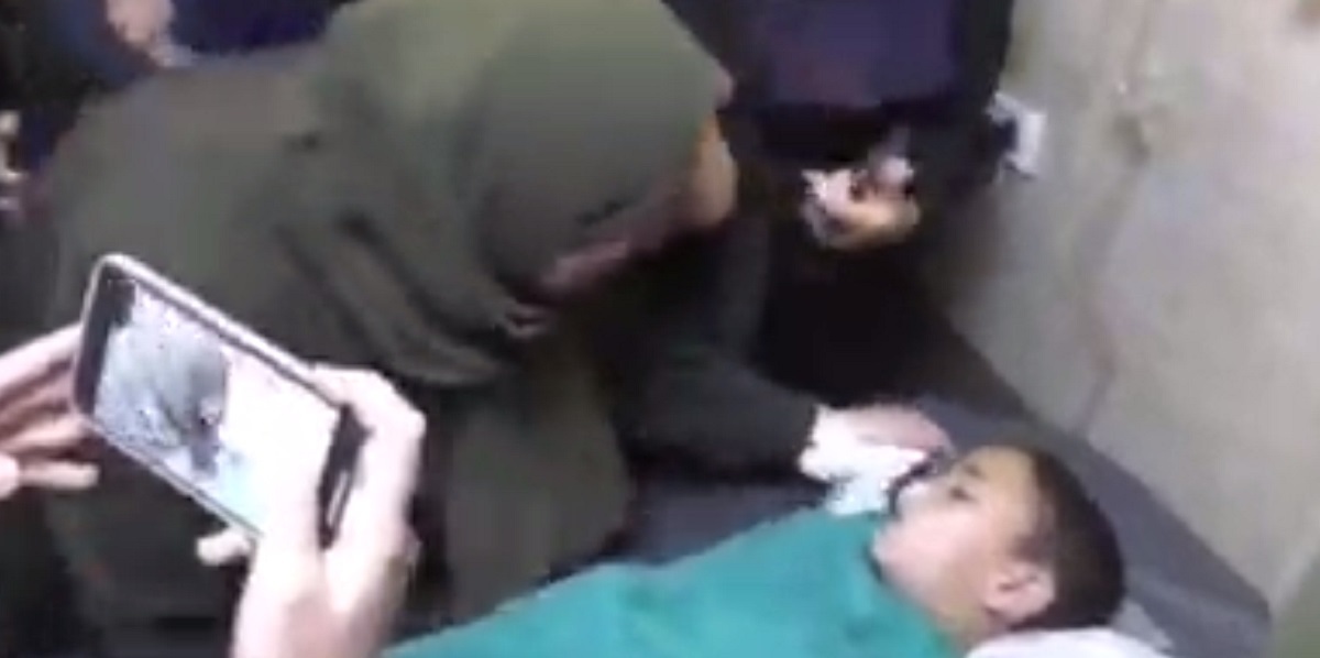 ببینید | جنایت جدید صهیونیست‌ها: کودک سقوط کرد و از ترس جان داد!