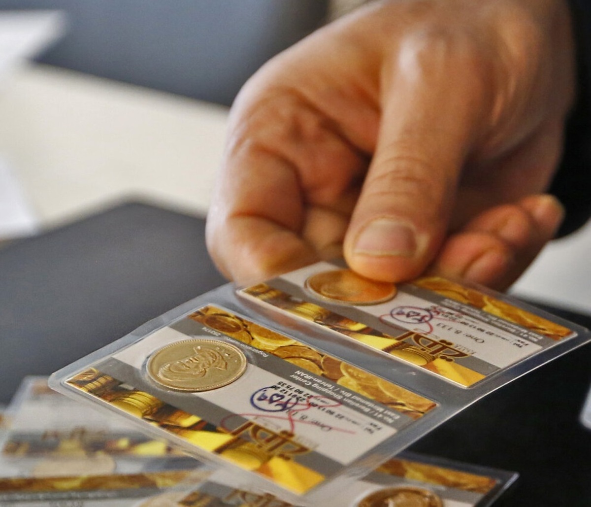 قیمت سکه ۱۰۰ هزار تومان کاهش یافت