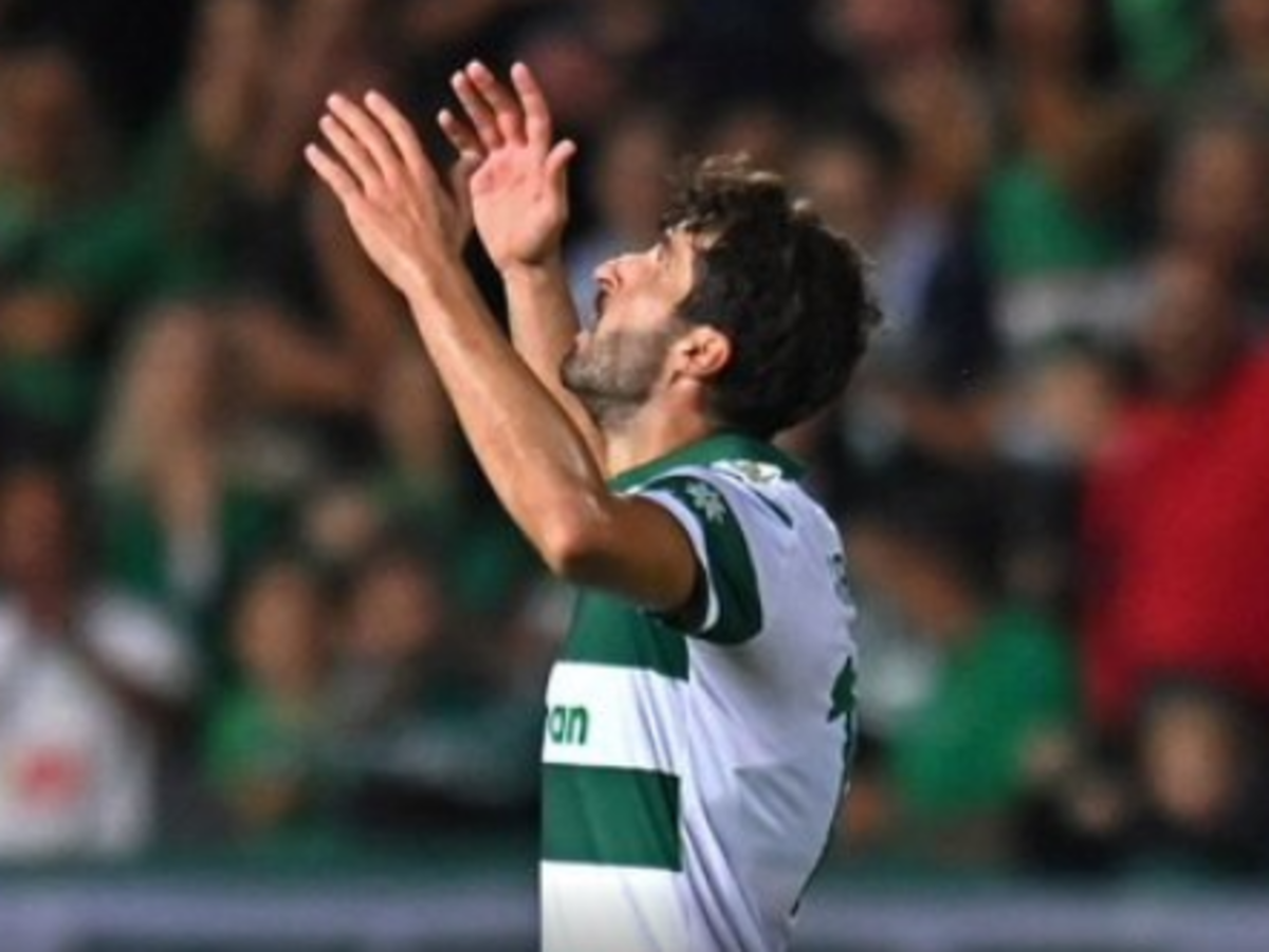 ببینید| عدم شادی کریم‌ انصاری‌فرد بعد از گلزنی به منچستر