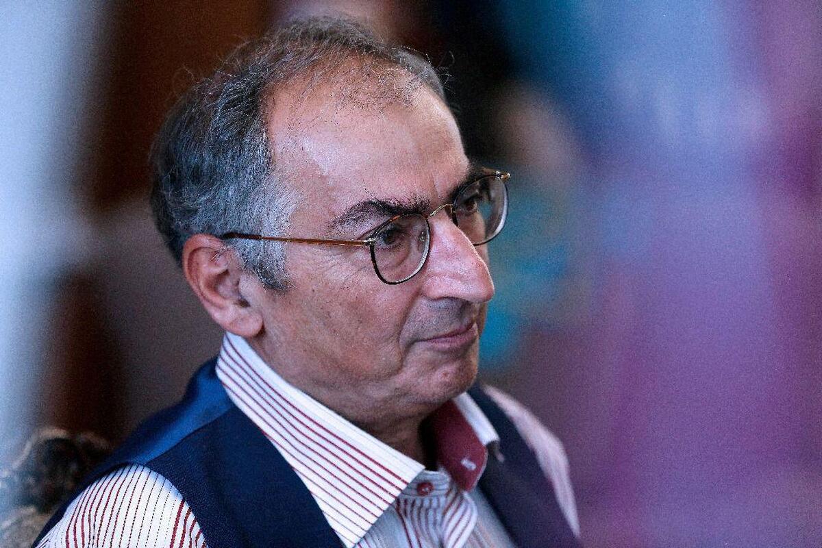 زیباکلام: حراست دانشگاه تهران مانع تدریس من شده / دیگر اجازه ورود به دانشگاه تهران ندارم